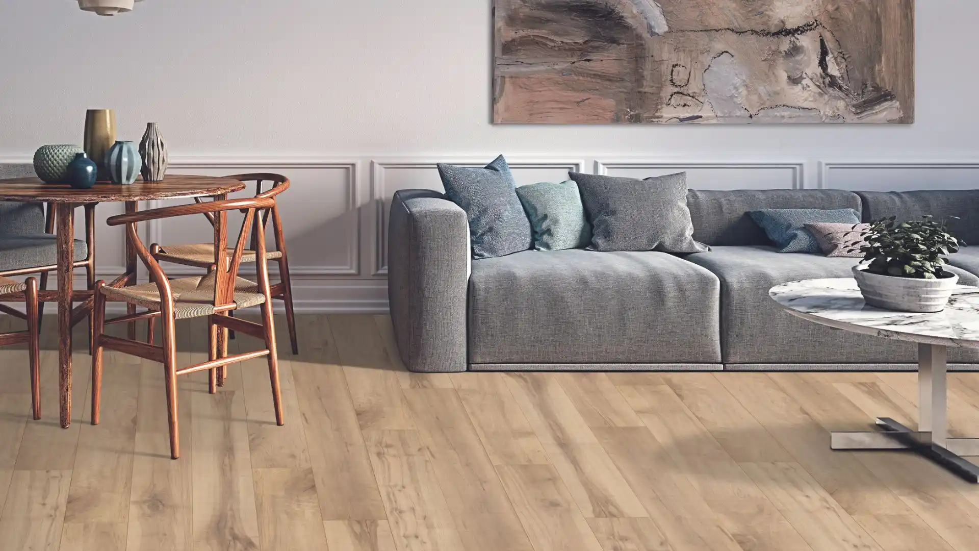 laminate_flooirng_in_living_room_with_gray_sofa